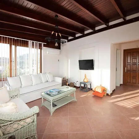 Cozy Flat With A View Close To Popular Beaches In Bodrum *